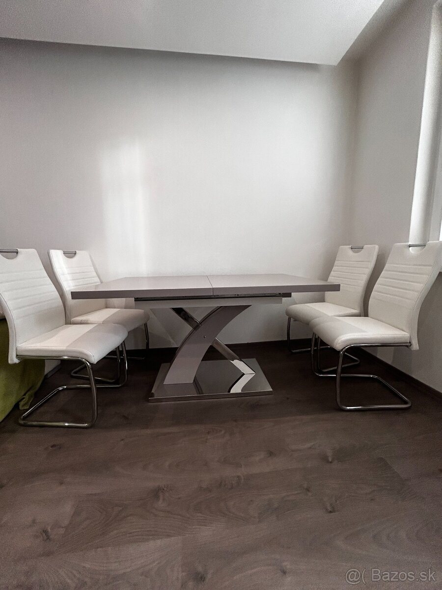 kuchynsky stol + 4 stolicky - 2