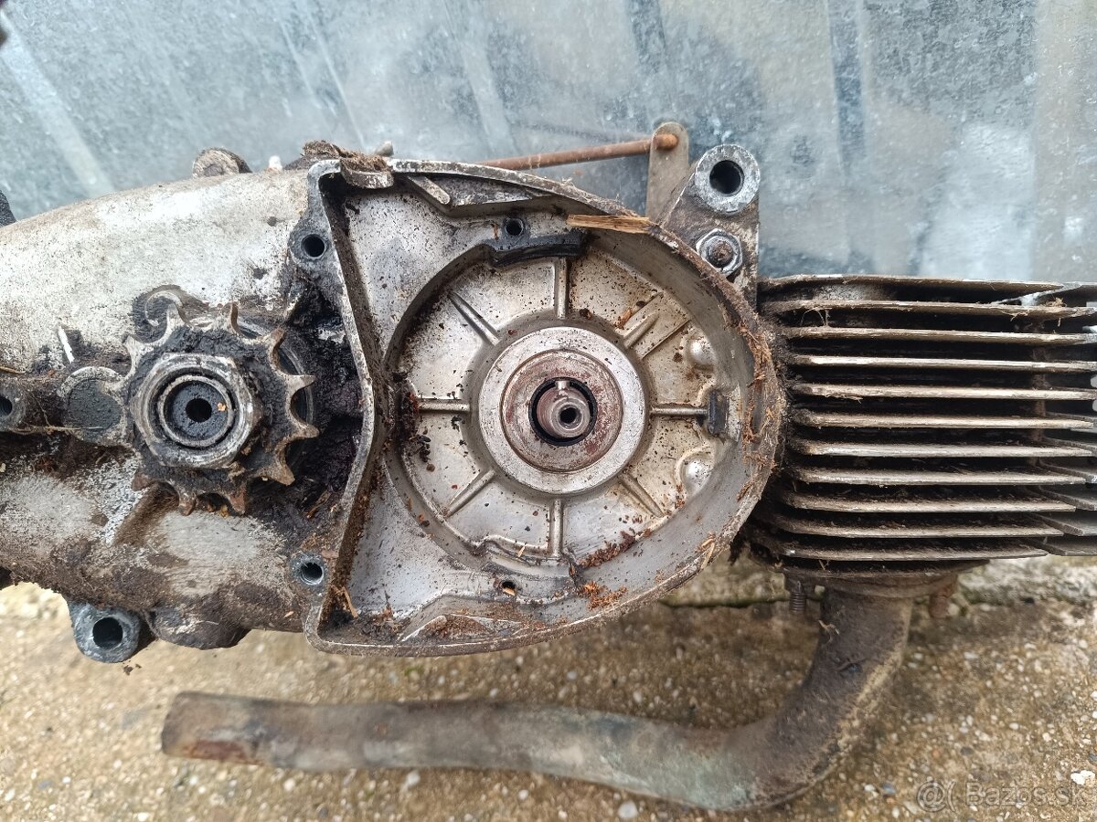 Motor Jawa pionier 05 + orig. Štítok DE - 2