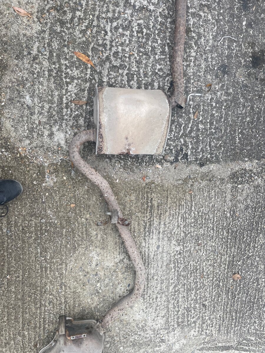 Výfuk + katalyzátor Audi A4 B5 (C5) 1.6 benzín - 2