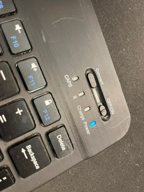 Malá Bluetooth klávesnica pre tablety a počítače - 2