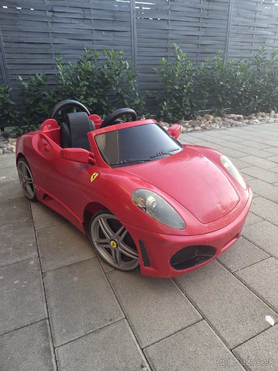 Predam detske autičko Ferrari - 2