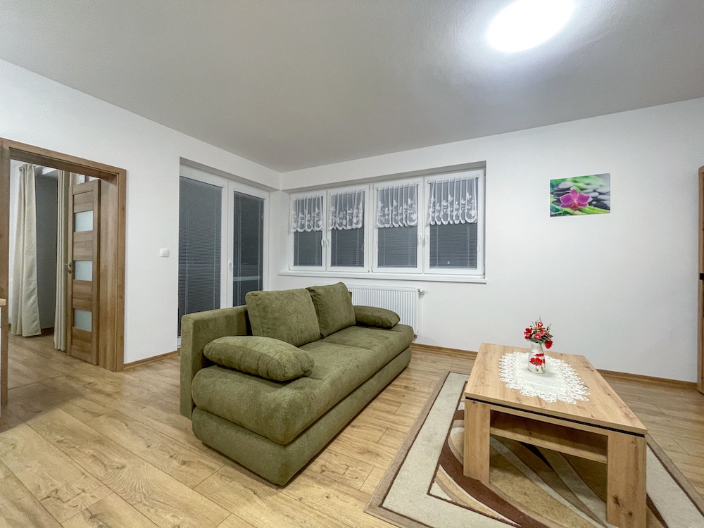 Dvojizbový byt s balkónom na prenájom, Vráble - 2