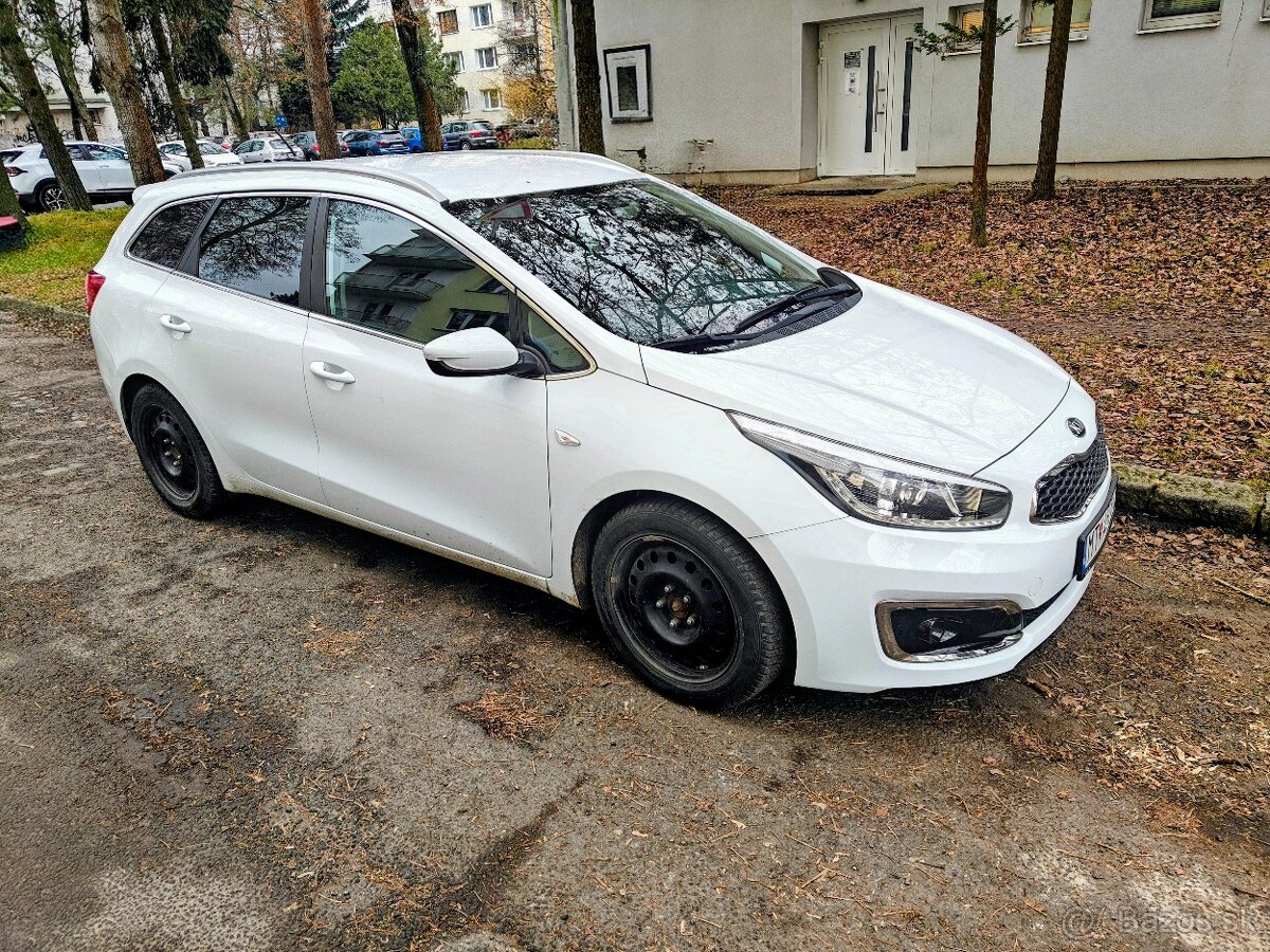 Predám -Kia Ceed 1.6 benzín, 99kW, MT/6,biela ,combi - 2