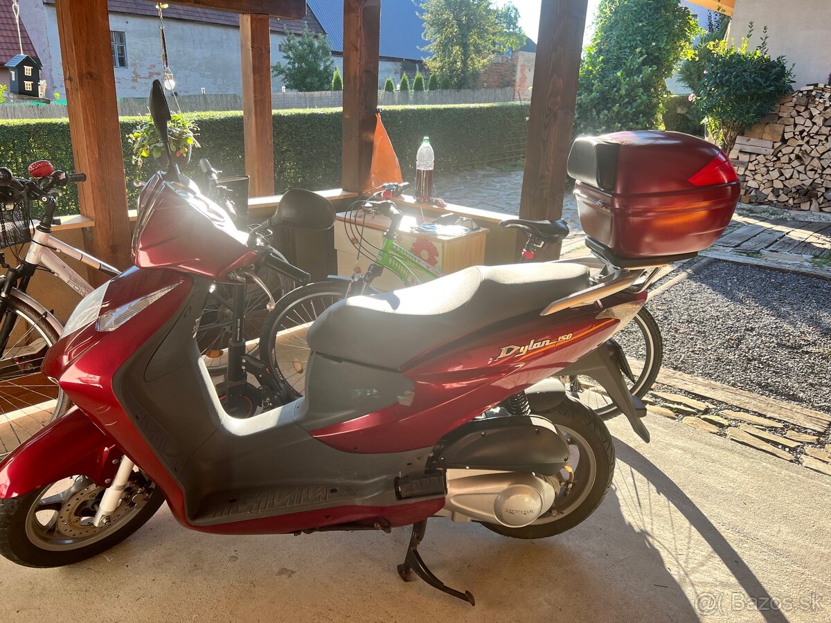 Skúter HONDA DYLAN 150 - 2