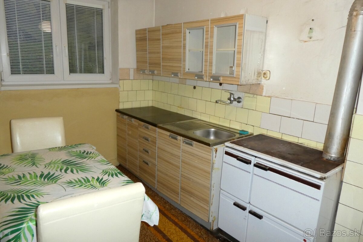 Na predaj 2,5 izbový tehlový byt v Cinobani - 2