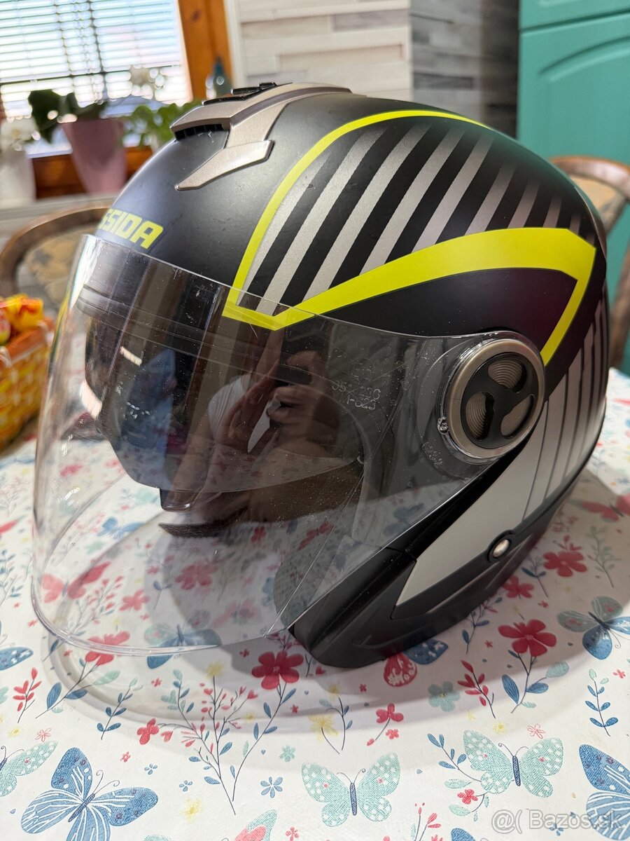 Motocyklovú prilbu - 2