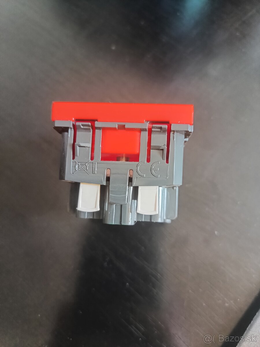 Zásuvka Mosaic 2P+T, 2 moduly, červená - 077141 - 2