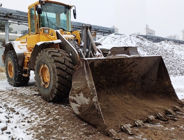 Nakladač Volvo L120 E - 2