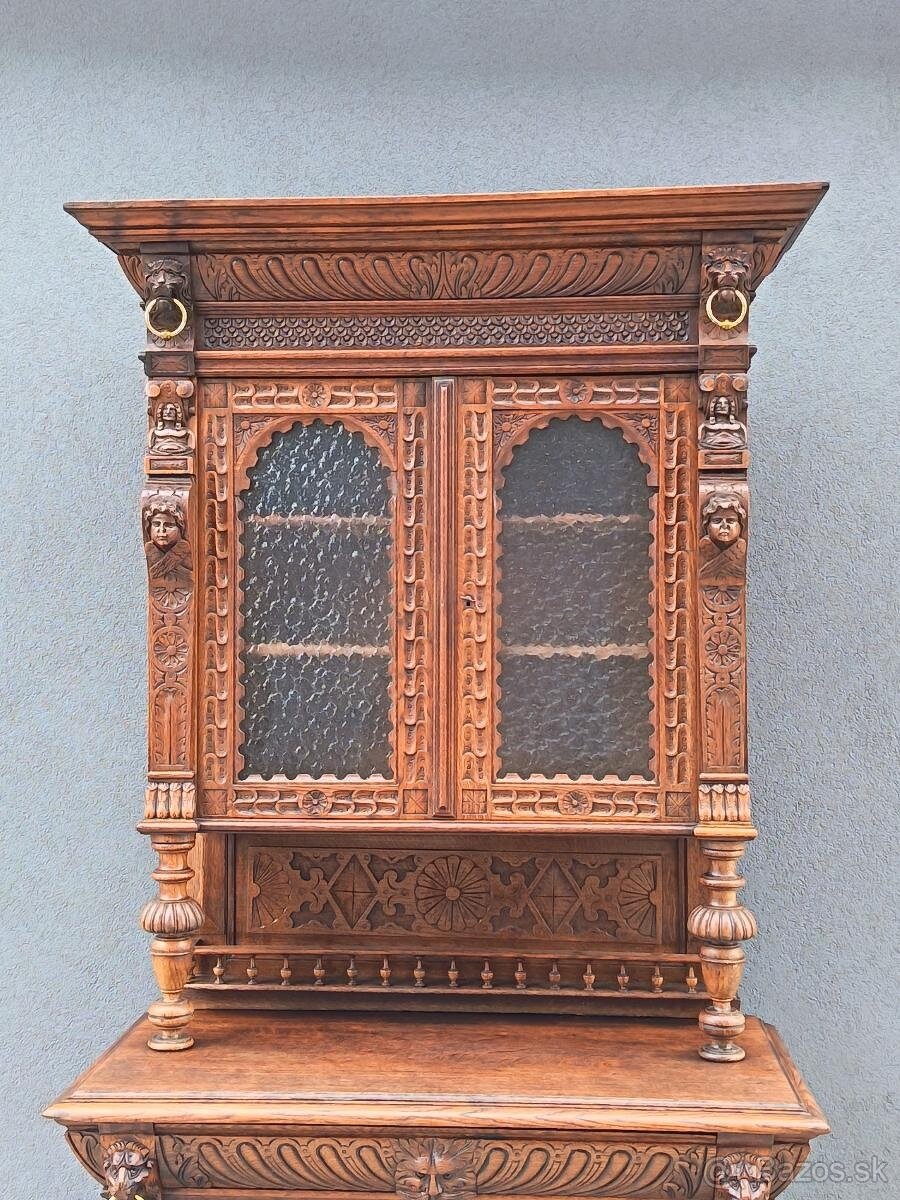 starožitný príborník - 2