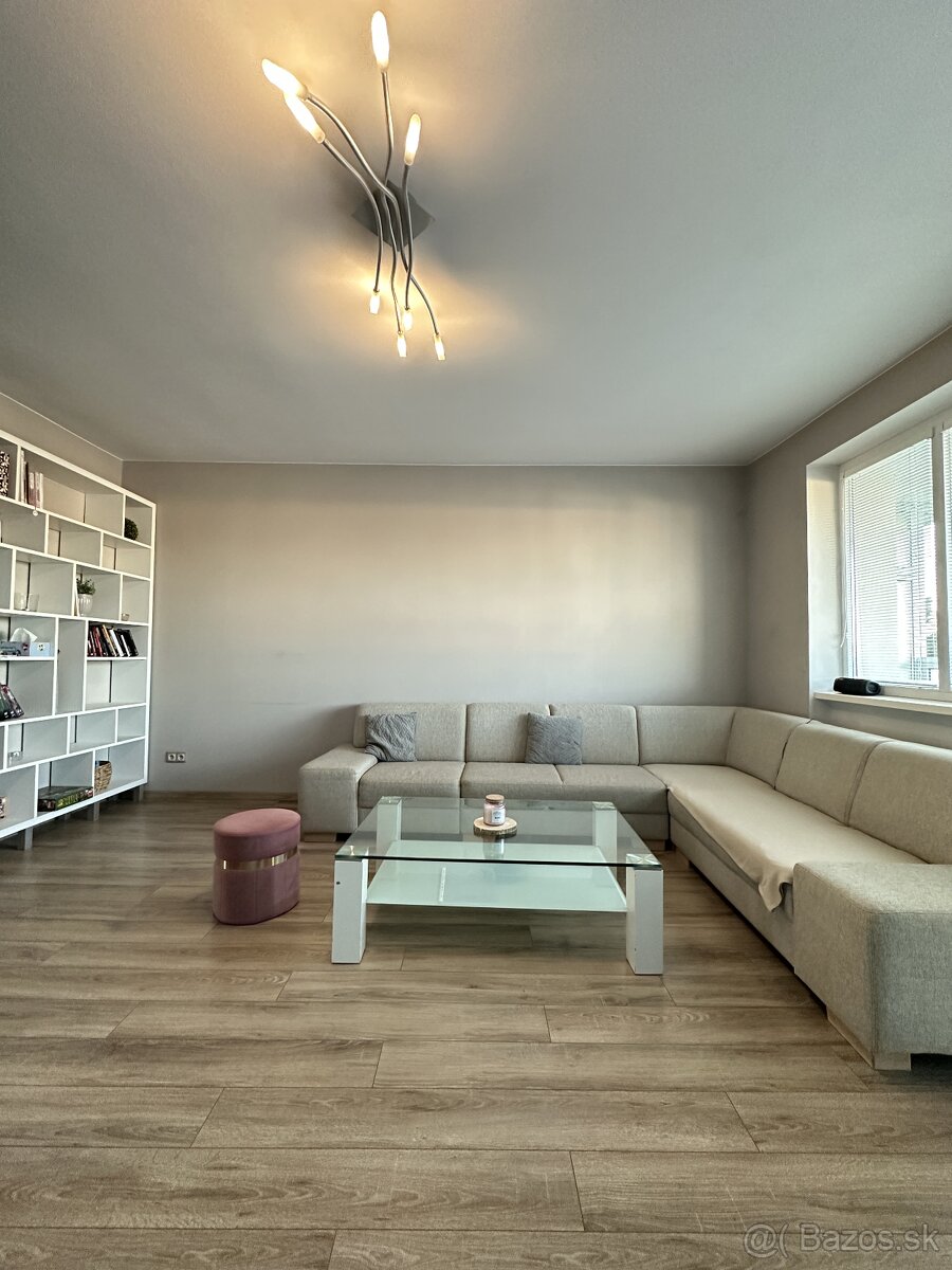 Veľkometrážny 3 izbový byt v centre mesta Nitra - 2