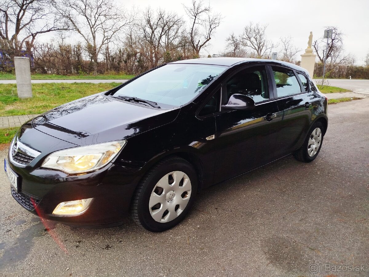 Predám Opel Astra J - 2