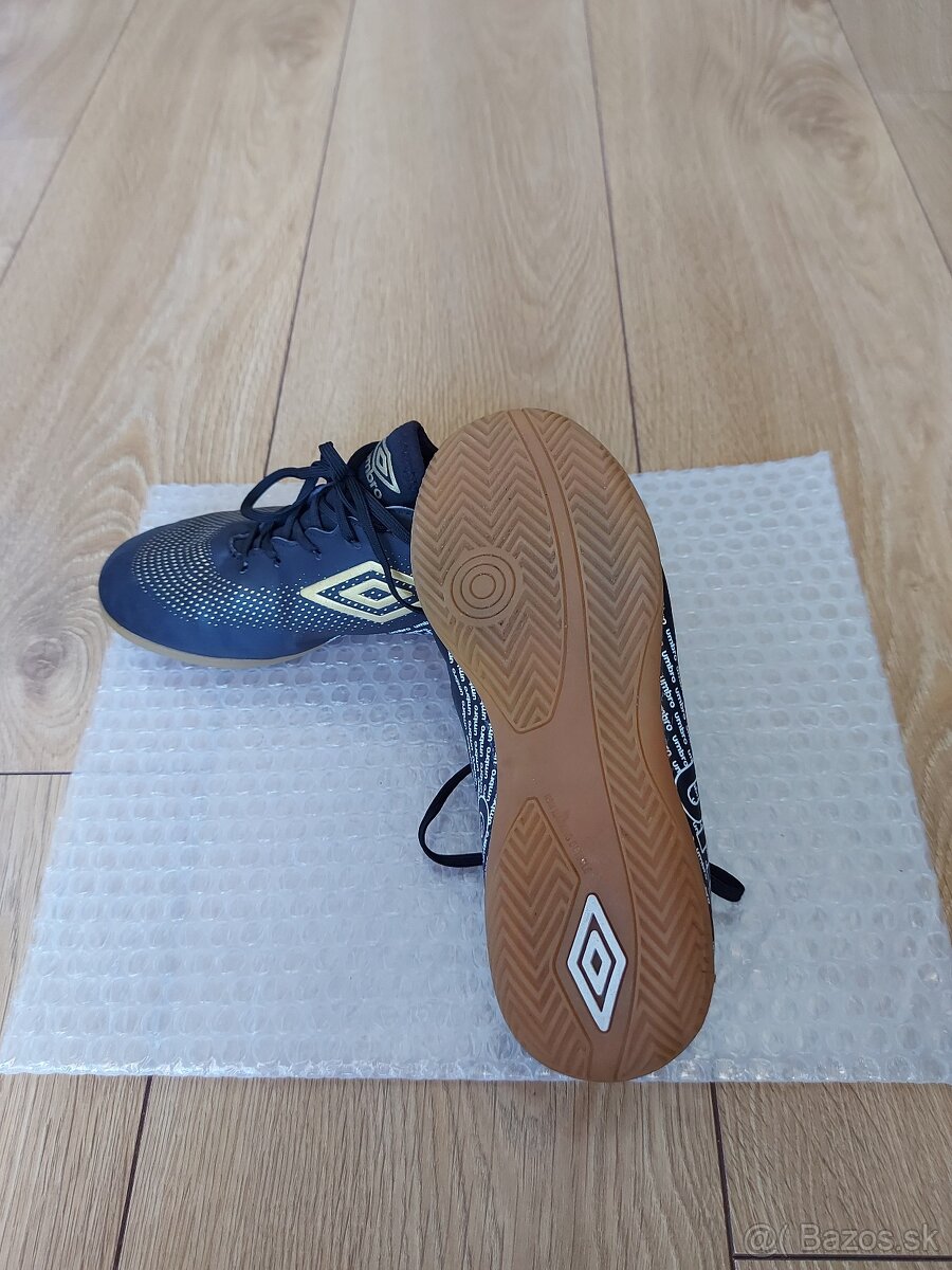 Halovky Umbro 34 + BONUS poštovné v cene - 2