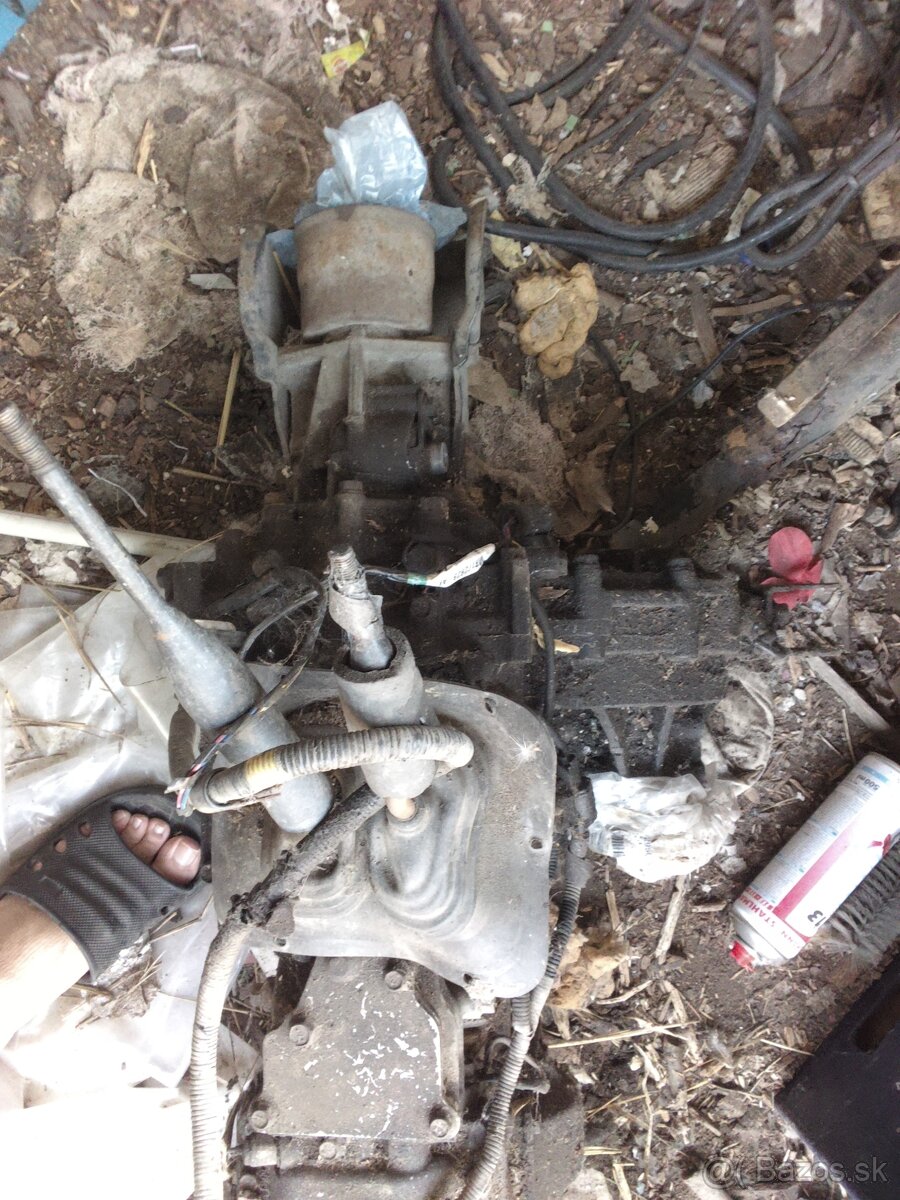 L200 komplet prevodovka 2.5 TD. tv 2004. 84kw - 2