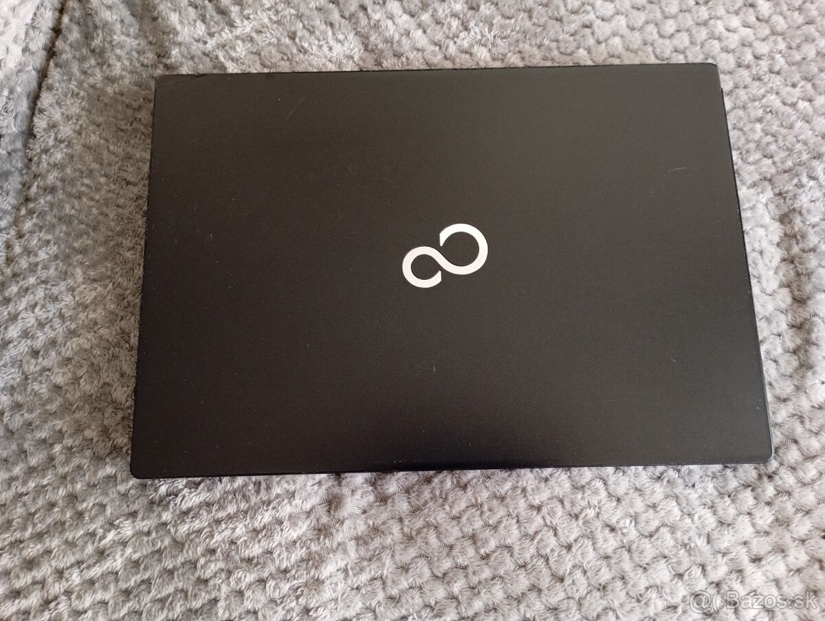 predám na diely/opravu FUJITSU LIFEBOOK U904 - 2