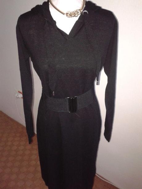 nové čierne pletené šaty s kapucňou ve. M - 2