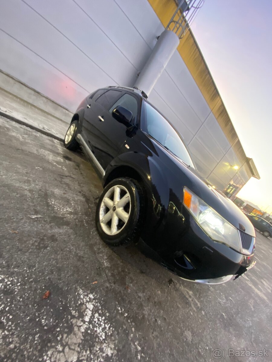 Mitsubishi Outlander - 2