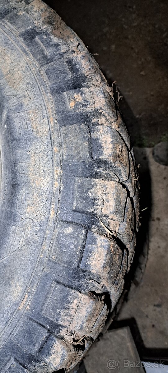 Predám gumy s disky 30x9.5 r15 - 2