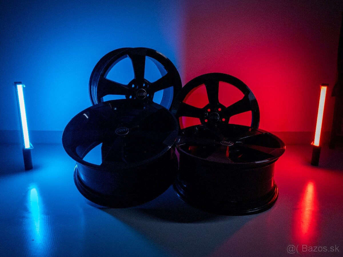 PREDÁM RGB SVETLO ZNAČKY ULANZI - 2