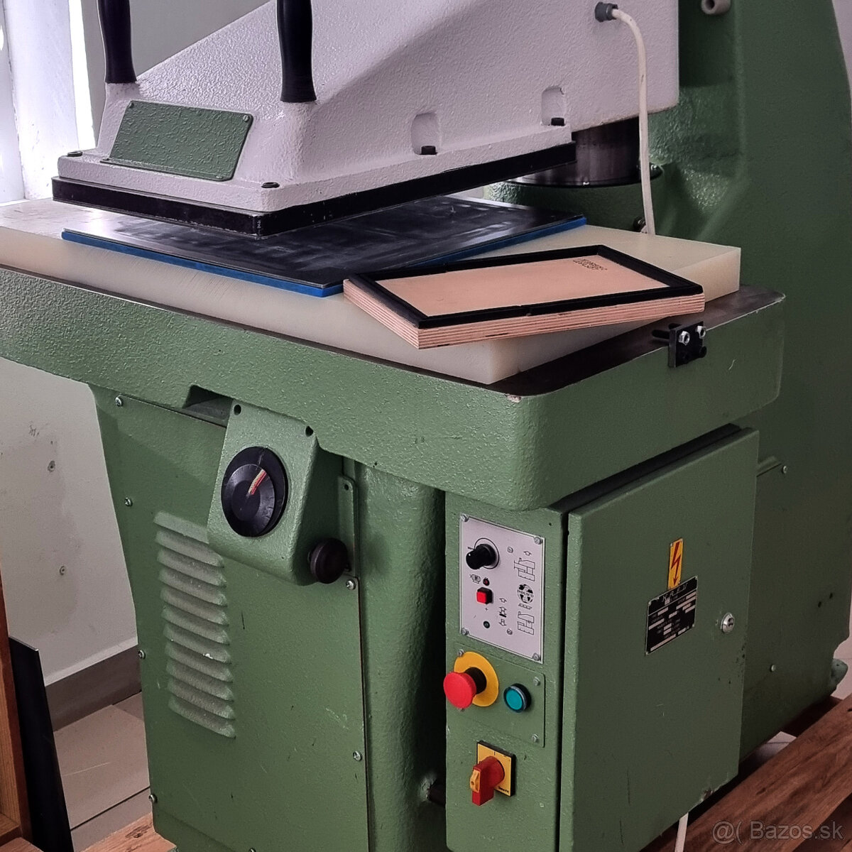 Výsekový hydraulický lis KAEV C106C - 2