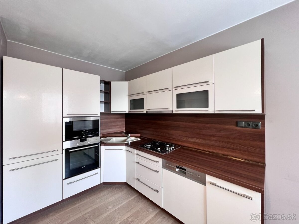 3- izbový rekonštruovaný byt s loggiou. - 2