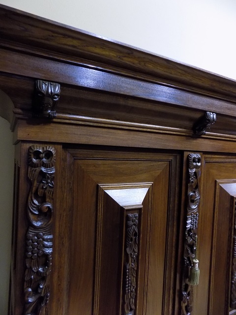 Masívna šatníková skriňa - 2