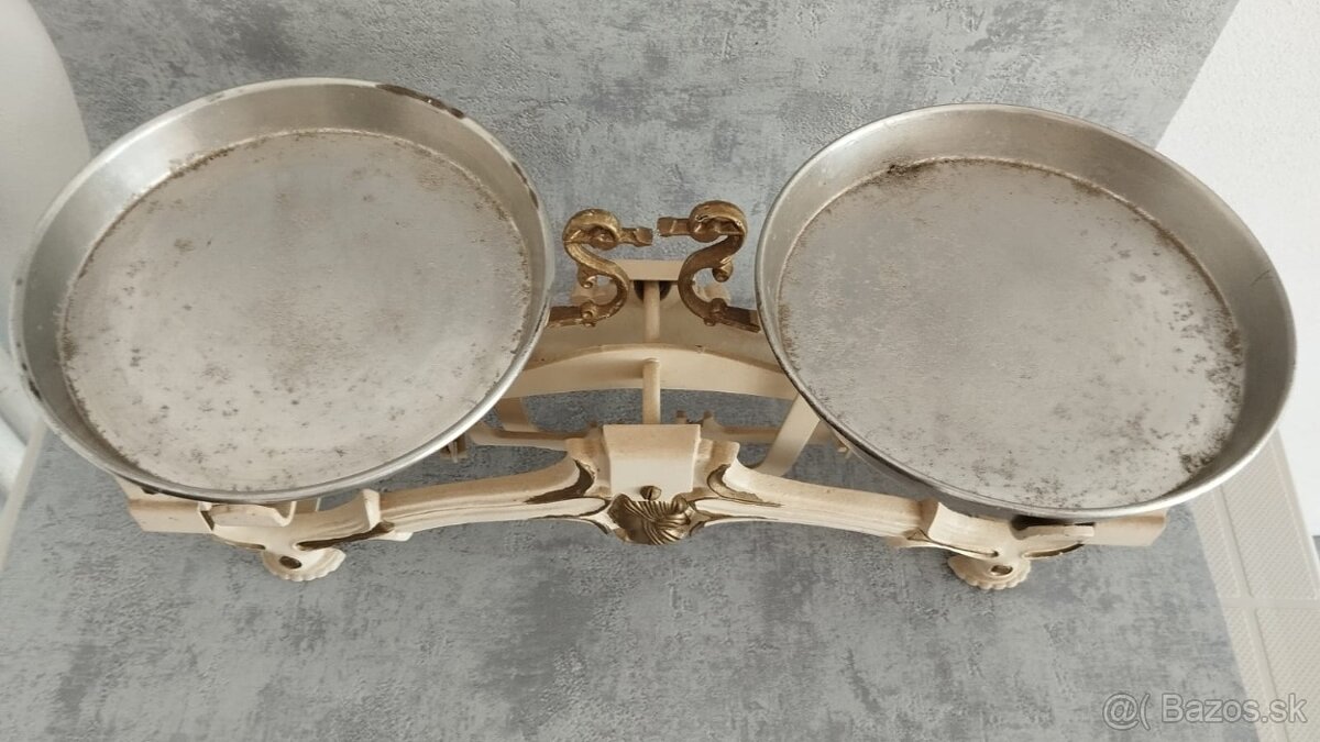 Staré 5kg dvoumiskové váhy po starší renovaci. - 2