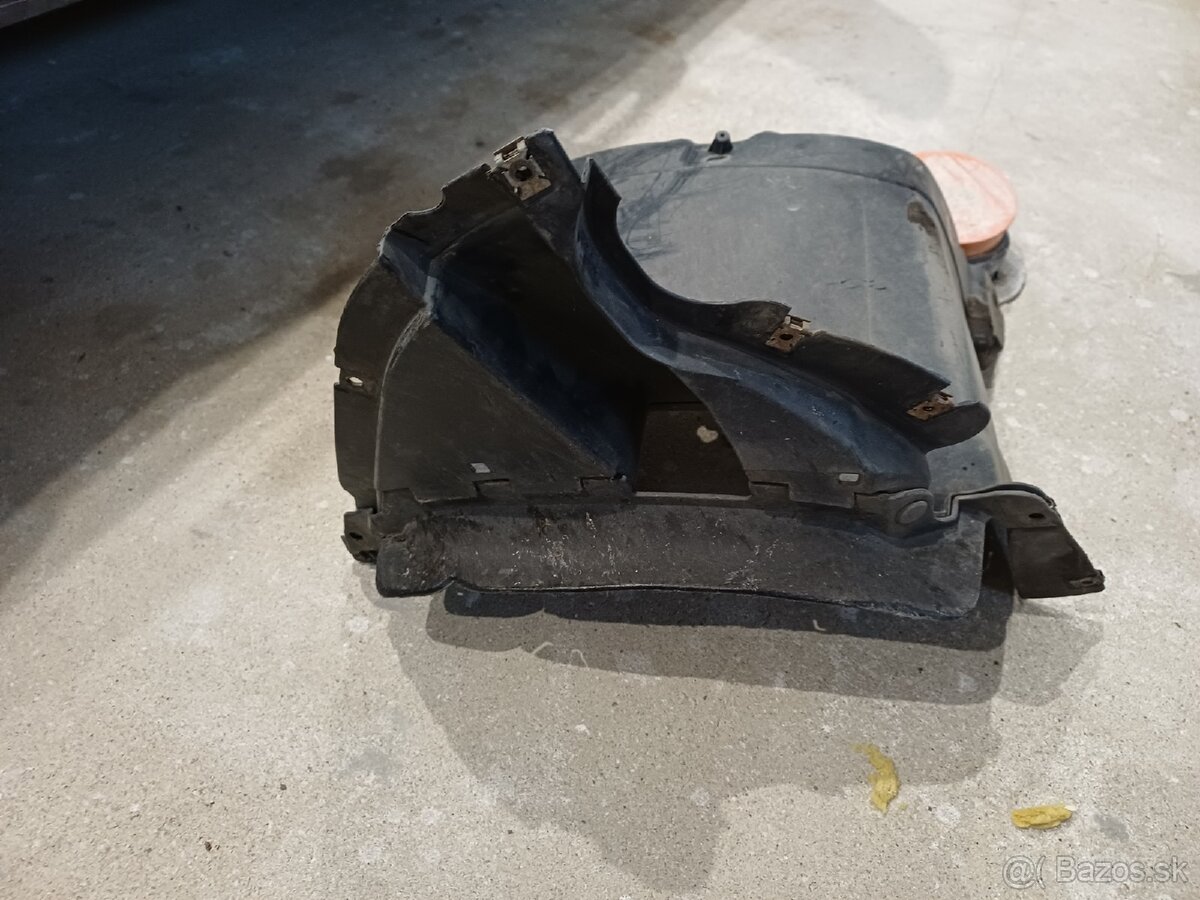 Passat B8 pravý predný podblatník - 2
