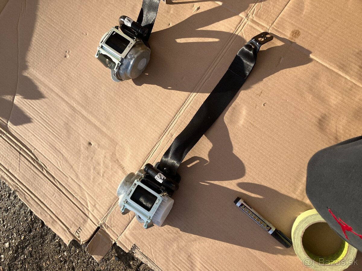 VW TIGUAN II 5NA zadni pasy 15-20 pravy levy - 2