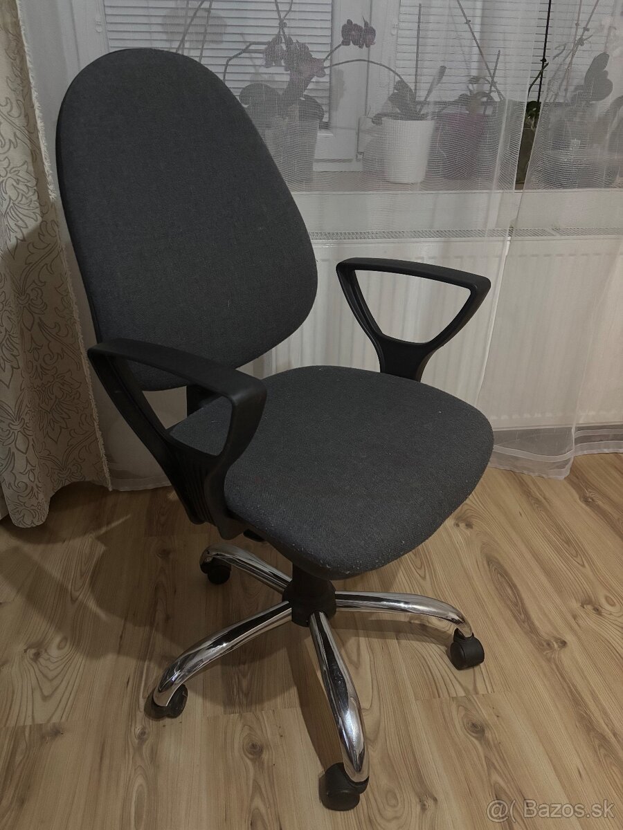Písací stolík + kancelarska stolička - 2