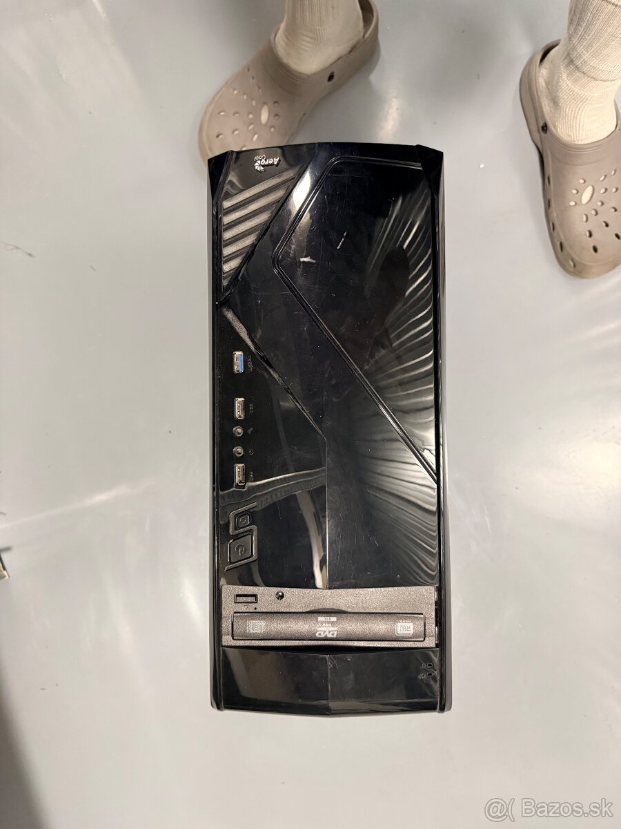 PC skriňa aero cool v2x asi - 2