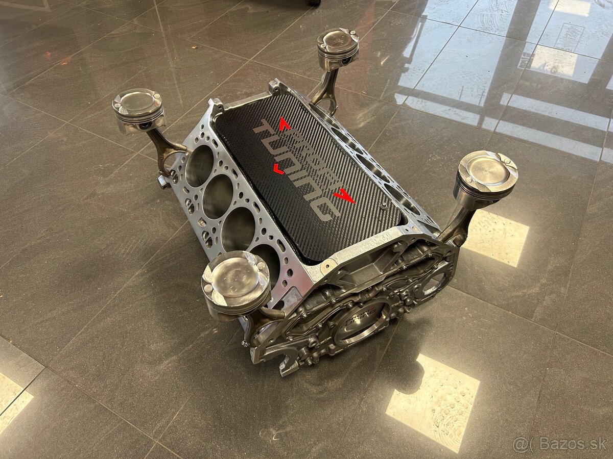 Stolík V8 na objednávku - 2