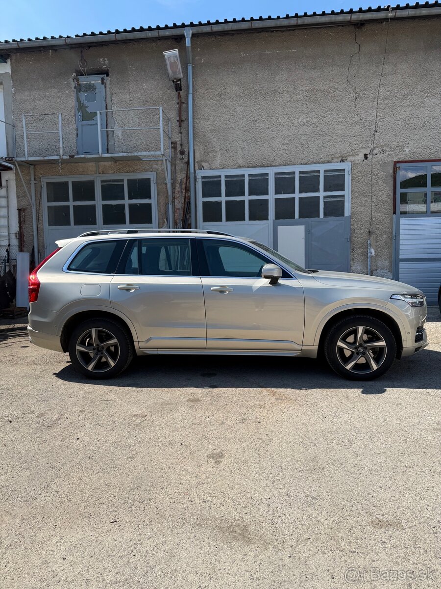 Volvo XC90 2.0 D5 AWD, 102 000 km, 7 miest - 2