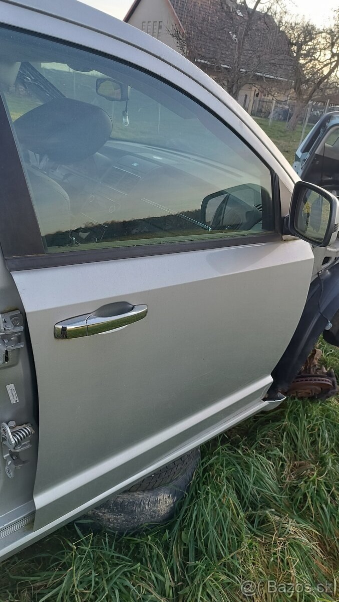 Dodge Journey. Pravé přední dveře. Překážejí - 2