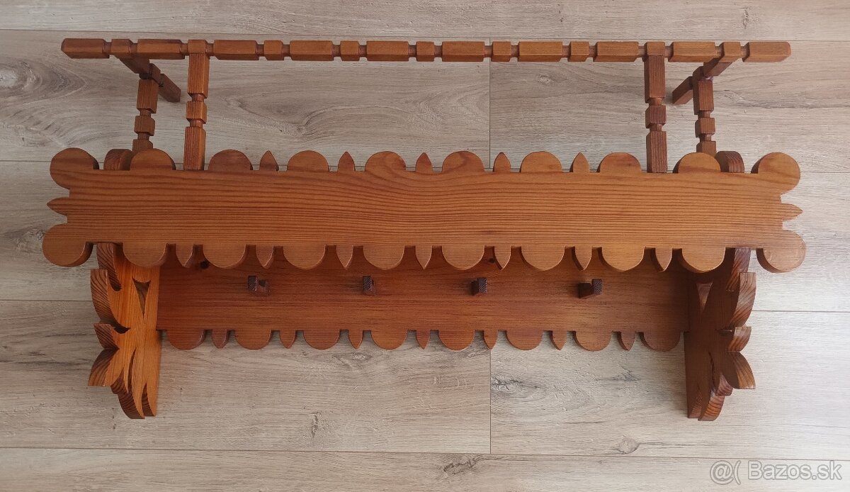 Starožitná drevená selská polica + pozdišovská keramika - 2