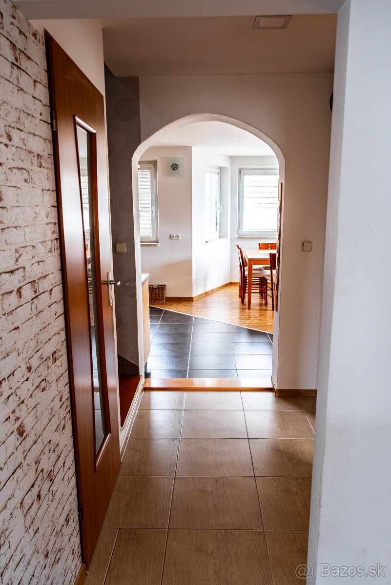 Moderný poschodový 5i rodinný dom so suterénom v Šoporni - 2