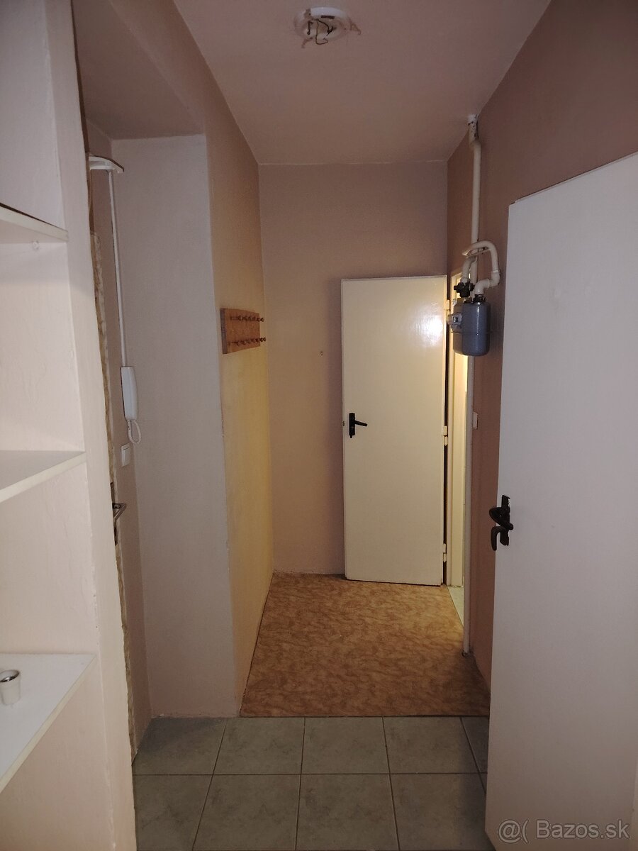 Predám 2- izbový byt na Starom sídlisku - 2