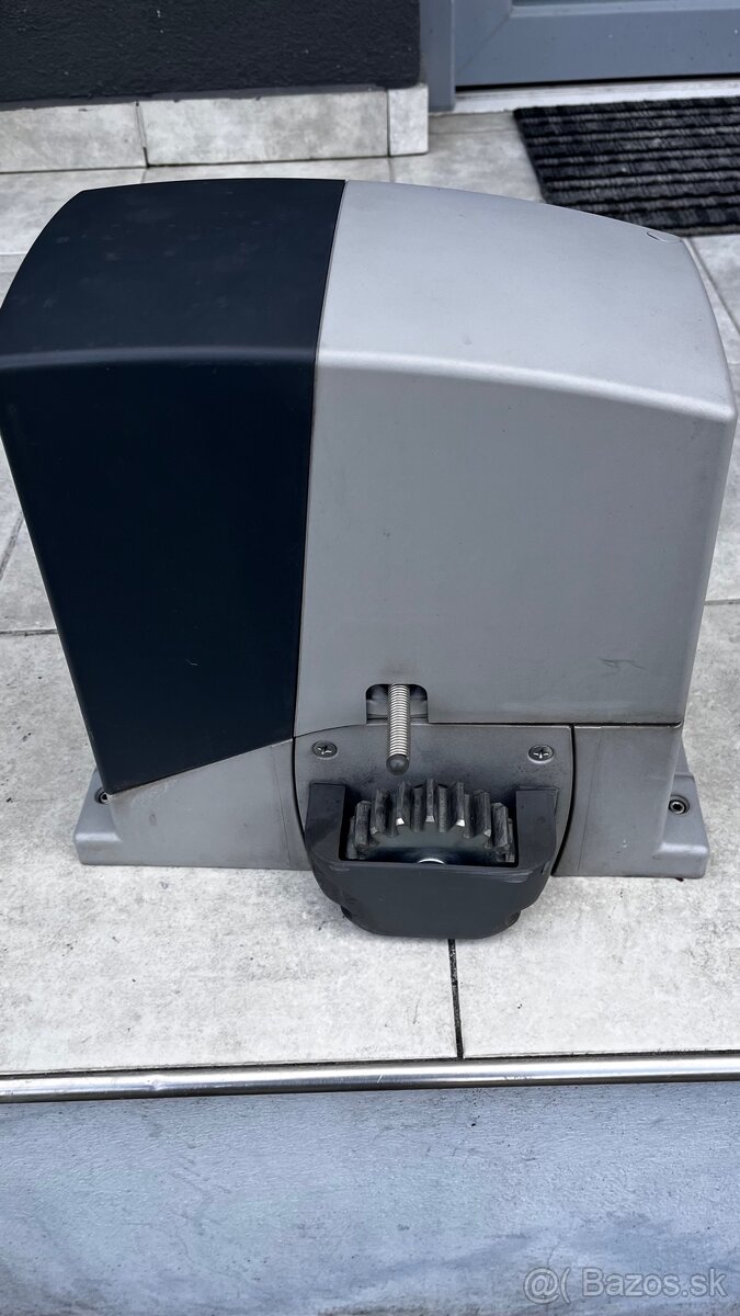 Predam pohon posuvnej brany Nice RB500HS - 2