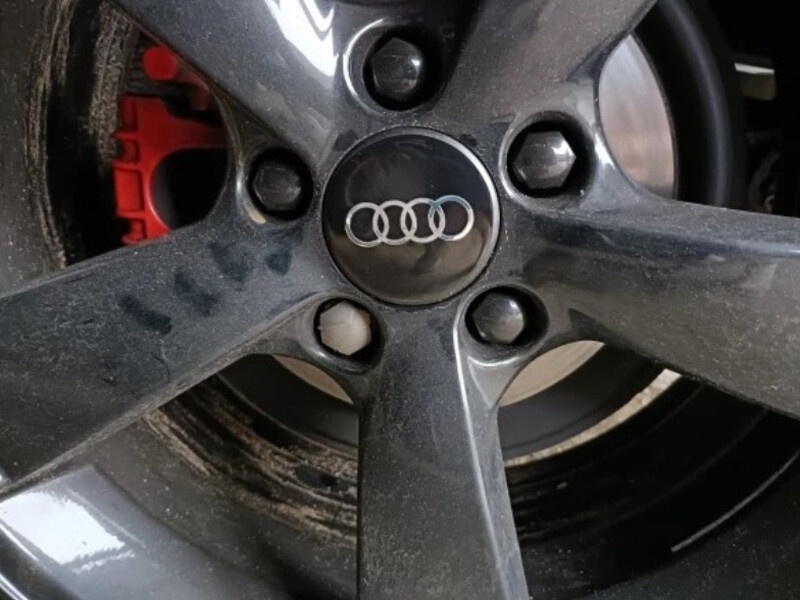 Stredové krytky - pukličky kolies AUDI . - 2