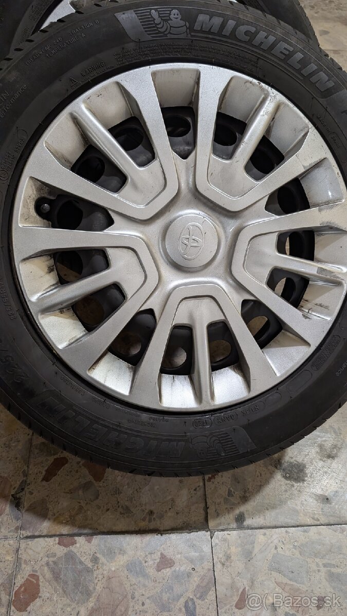 Originálé puklice Toyota 17" ProAce - 2