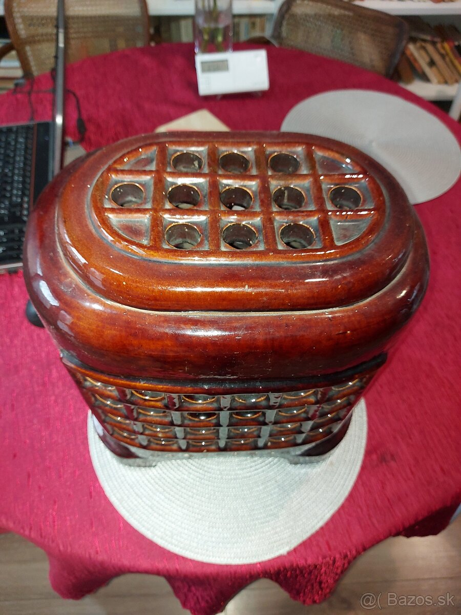 predám starožitný, glazovaný, keramický ohrievač - - 2