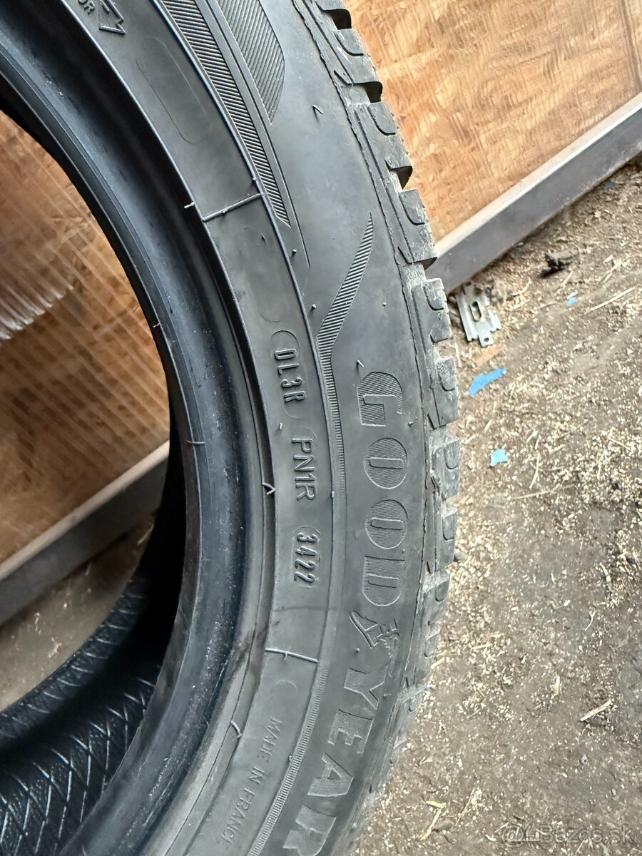 Zimné pneumatiky Goodyear Ultragrip 215/55 R17 98V - 2