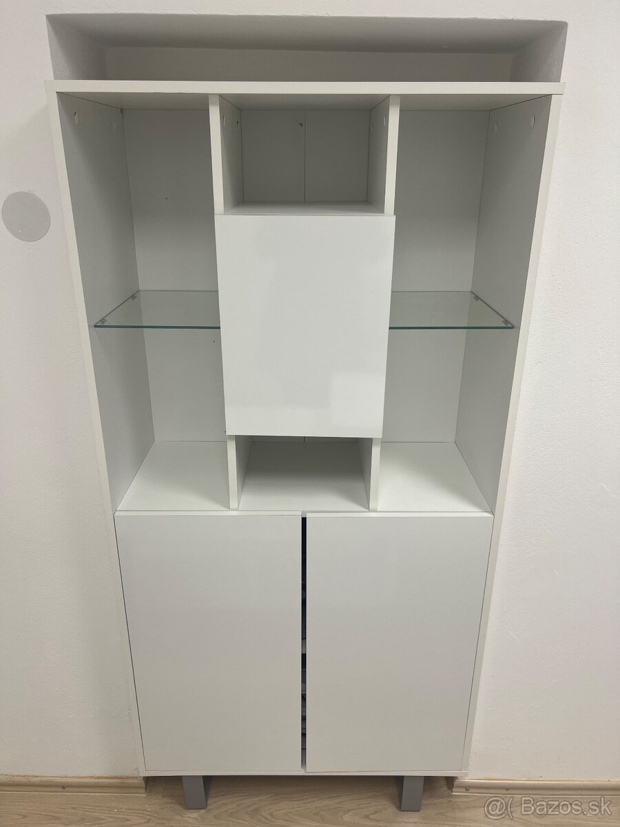 Skrinka s vitrinou - 2