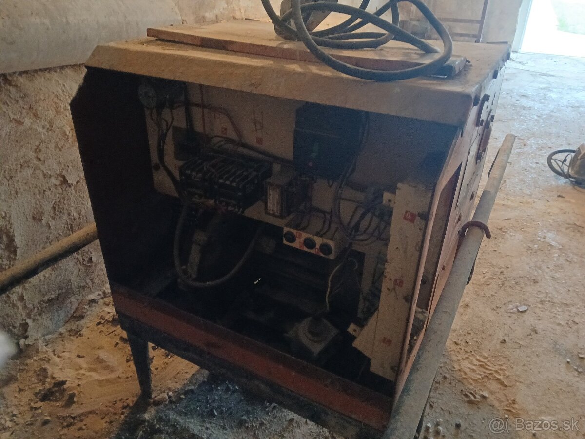 Stavebny vytah a fabricky vyrobeny cirkular - 2