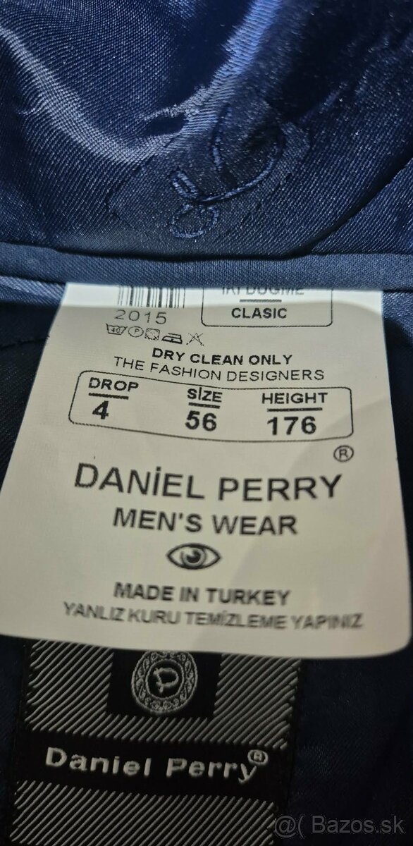 TMAVOMODRÝ OBLEK - 2