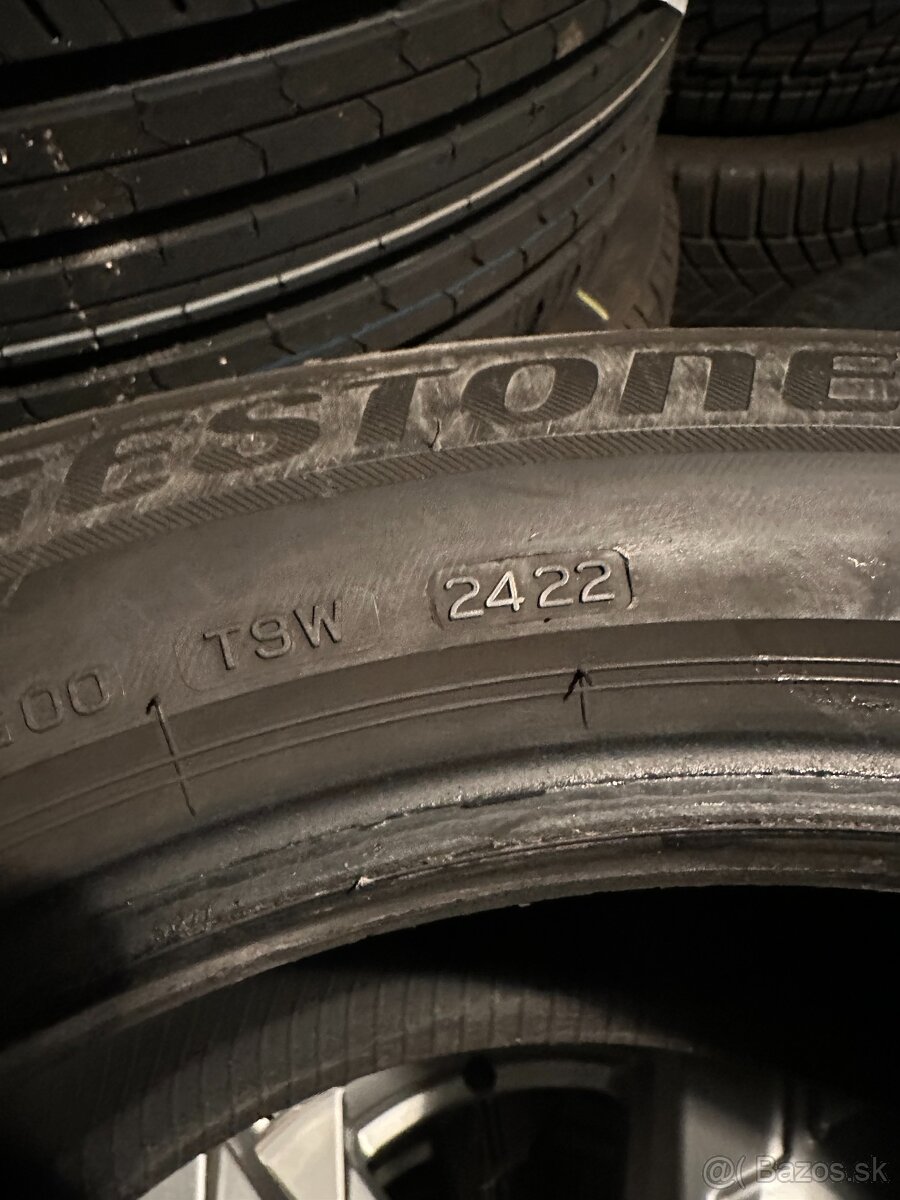 Bridgestone Blizzak LM001 225/55 R18 1KS - 2