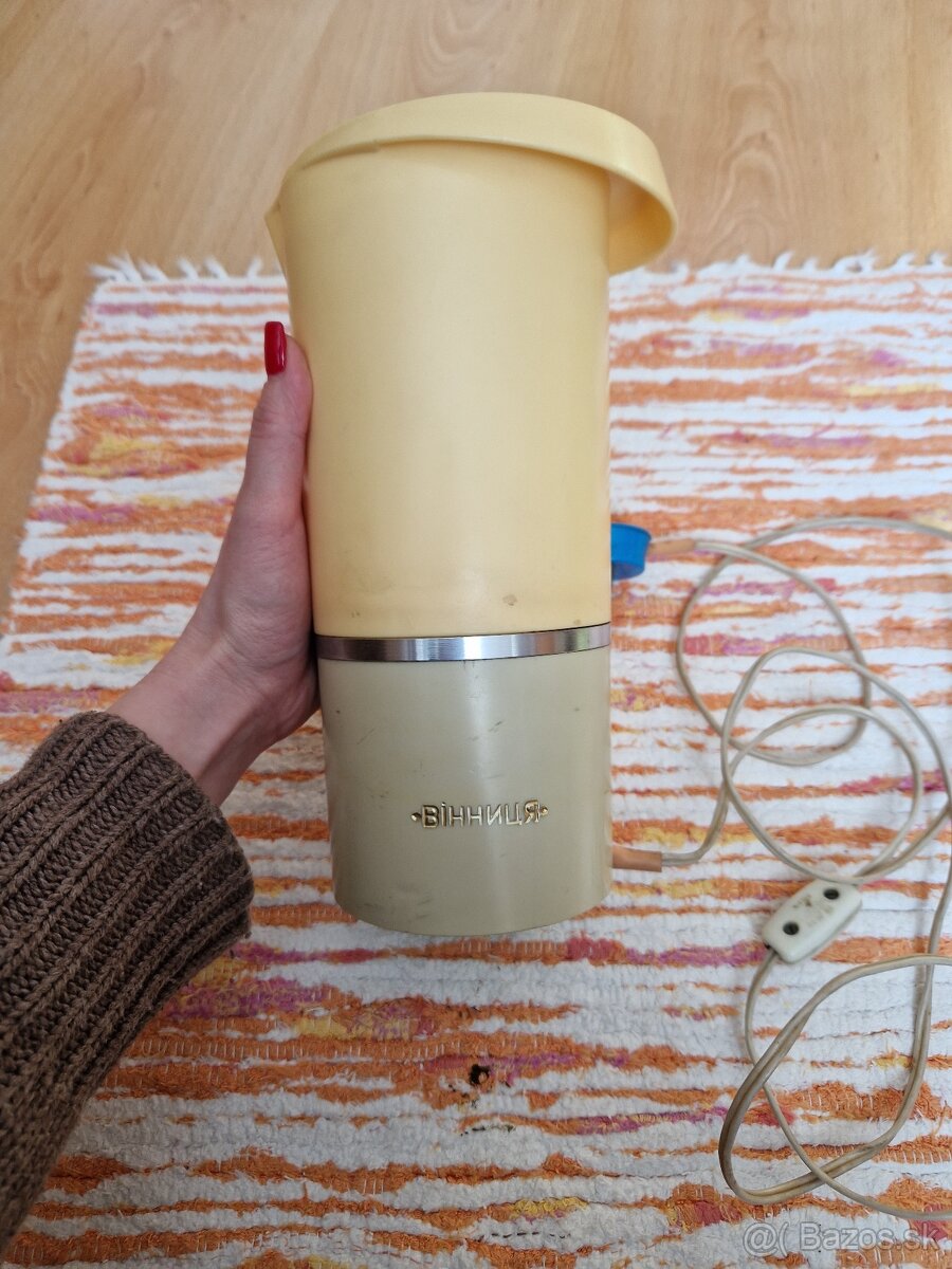 Retro, sovietsky elektricky mlyncek, mixer - 2