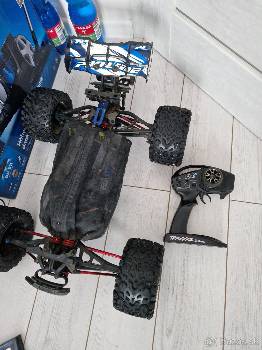 Traxxas e revo - 2