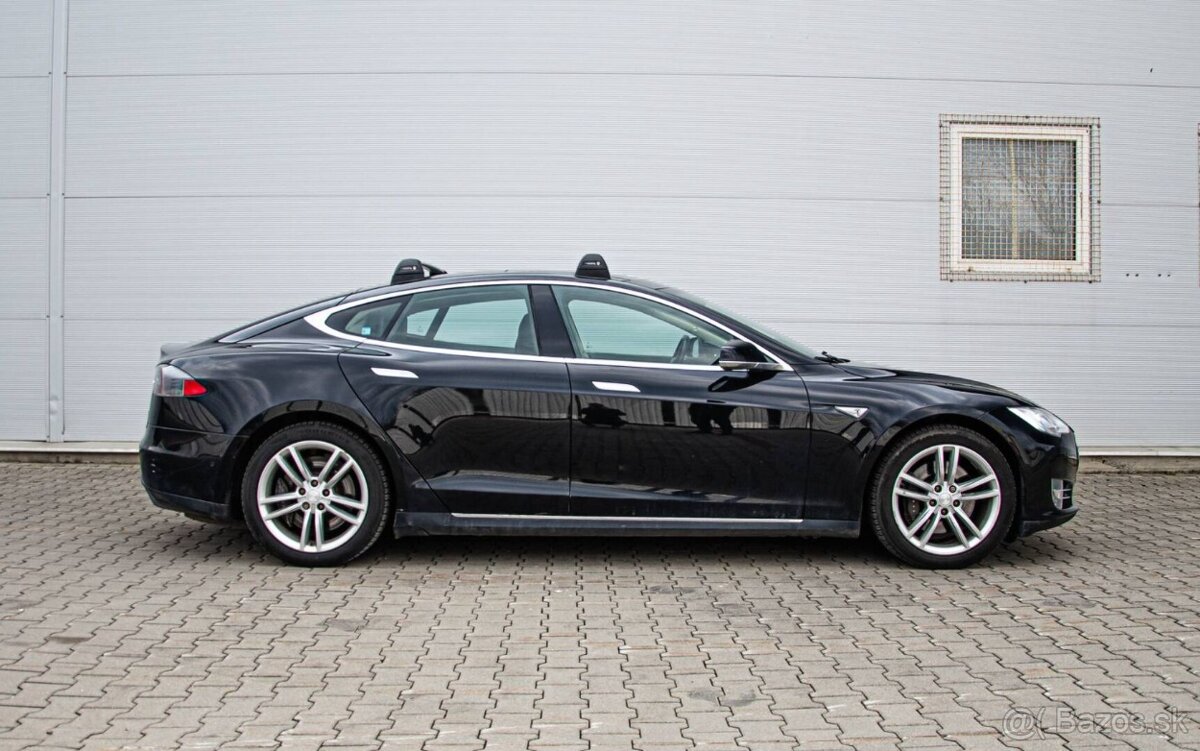 Tesla Model S 85 Free Supercharger - 2