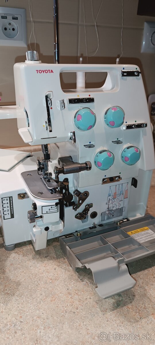 4-niťový overlock Toyota - 2