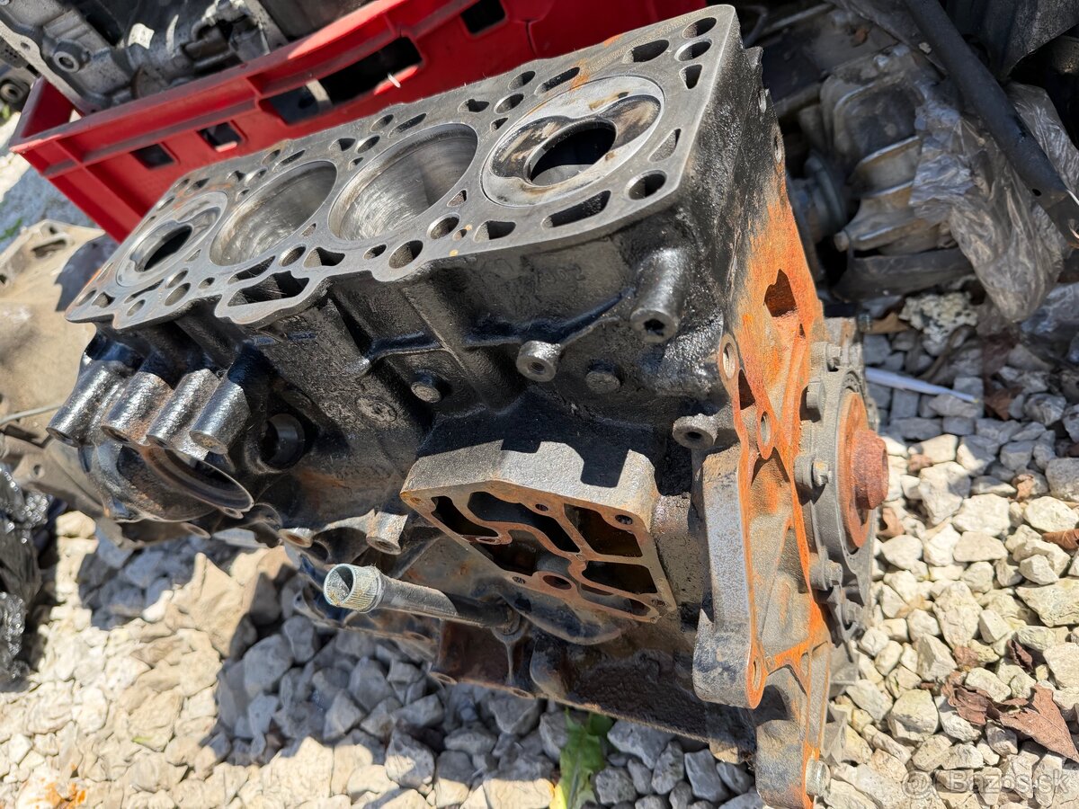 Blok motora AUY - 2